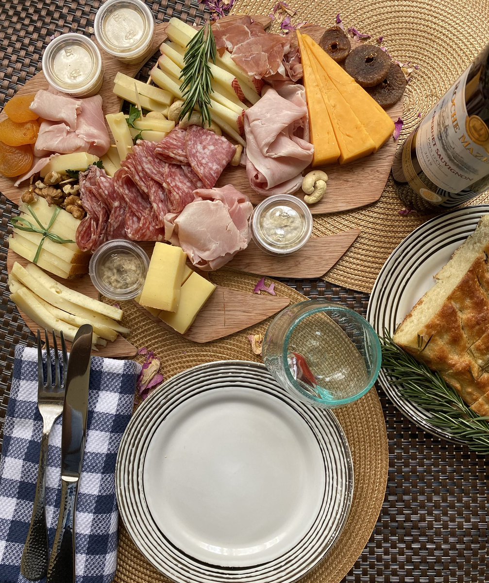 And just like that that, lunch is delivered! Thank you #QueenDeliKe for the charcuterie box with such personality! ❤️❤️
I had to grab a bottle of wine, as I head out for an alfresco lunch! Asante sana once again! 
Oh my, are those visitors I see…? 😎😁