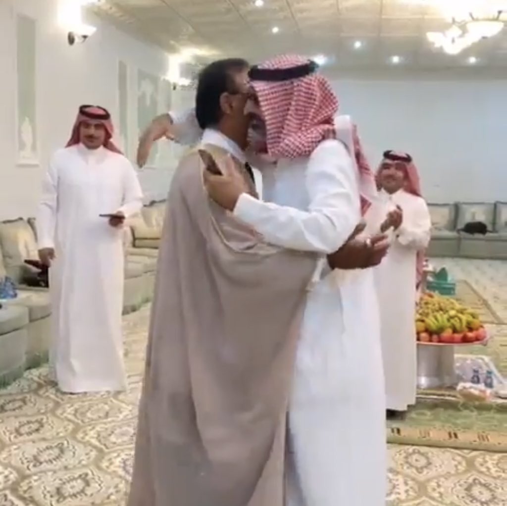 mreeh999's tweet photo. دائماً مايجدد اهالي الاضارع مواقفهم النبيلة وروحهم العطره وكرمهم المتأصل الفطري، يعشقون الطيب ويعشقهم هنيئا لمن سكن بينهم
شكرا لاهالي الاضارع الكرام وشكرا للاستاذ زاهي الشمري صاحب المبادرة وكل من ساهم في هذا التكريم الذي يمثل قيمنا الاسلامية والعربية
 #٤٠عاما_الاضارع_تودع_الدكتور https://t.co/MWgJ5ysqIM