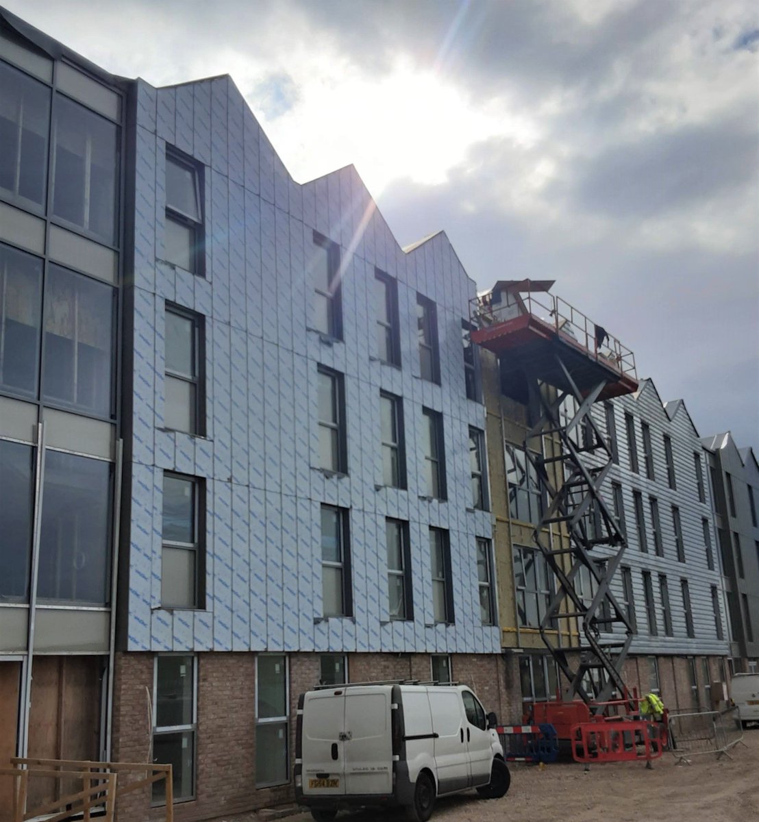 LongworthFacade's tweet photo. A photo taken by our Contracts Manager Andy Desmonde during a recent site visit to see our VM Pigmento zinc installation at Filter House Studios in Lancaster.
#littleoverbuilding #lancaster #filterhousestudios #vmzincuk #longworth #rockwool #zinccladding #zincfacade #update https://t.co/b8NknHdOqk