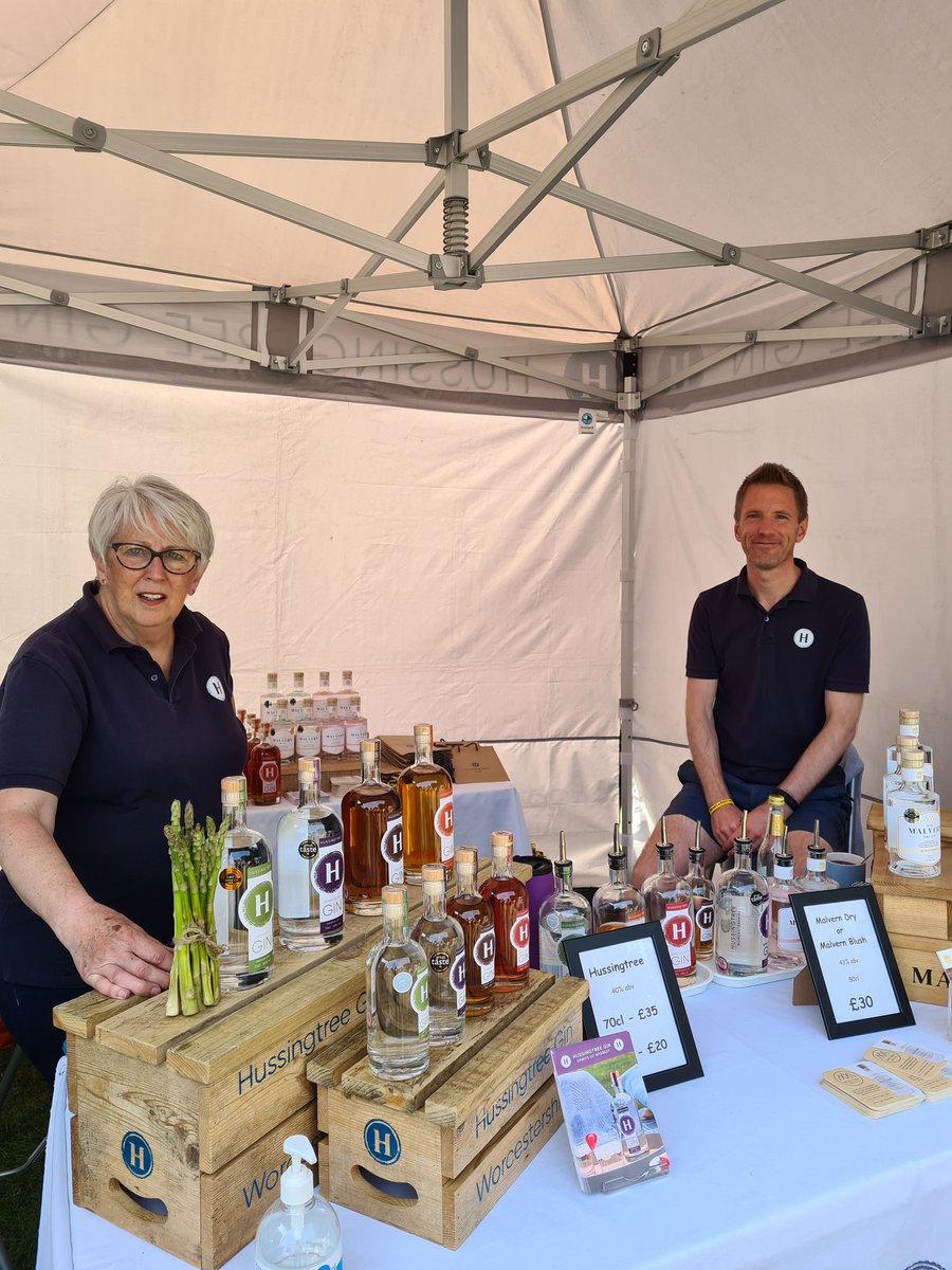 Bees Knees Marketing (@beeskneesmktg) on Twitter photo It was good to bump into the <a href="/GinHussingtree/">Hussingtree Gin</a> team <a href="/Droitwichfest/">Droitwich Festivals</a> recently. Their Winter gin would be perfect for Christmas presents! #worcestershirehour It was good to bump into the <a href="/GinHussingtree/">Hussingtree Gin</a> team <a href="/Droitwichfest/">Droitwich Festivals</a> recently. Their Winter gin would be perfect for Christmas presents! #worcestershirehour