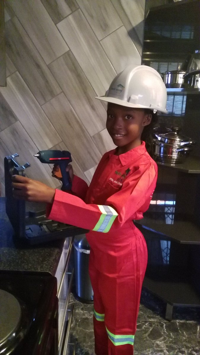 KidsSavvy's tweet photo. Today we honour and celebrate every Engineer in the world, we acknowledge their pivotal role in making our planet better and technologically advanced one. 
💙💛🤖 https://t.co/oNJSgzAFlg