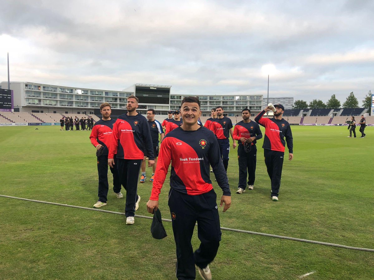 Crestwood_DfE's tweet photo. 🏏CRICKET🏏

If you love cricket, and you’re free this weekend, come along to the Ageas Bowl this Sunday at 7pm, to support Mr Buckingham and his team @HNBCC1 It’s free to all, everyone is welcome! 
Good Luck Mr B! ❤️

#AgeasBowl #CrestwoodCricketLegend @TheAgeasBowl #Cricket https://t.co/JYw3pmGSIR
