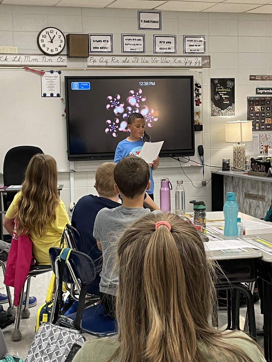 creid000's tweet photo. 4th grade students in Ms. Johnson’s class did a great job reading their personal narratives from unit one of CKLA @RossRockets https://t.co/O9l10gd7Fh