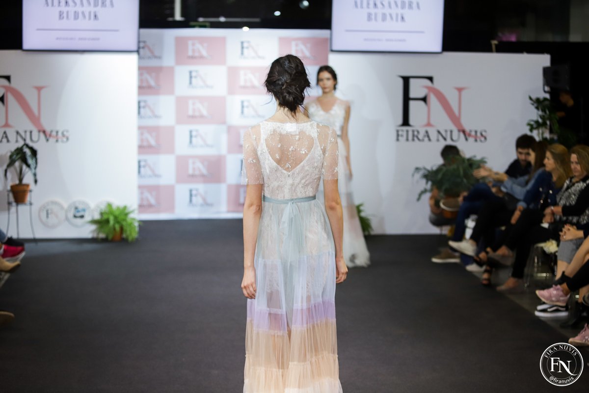 FiraNuvisBcn's tweet photo. ¿Quien dijo que el vestido de novia tenía que ser blanco?
Rompe la tradición y añade color a tu vestido
.
Encuentra a más de 100 expositores que te ayudarán y aconsejarán!
.
.
#tartanupcial #weddingmakeup #weddingphotography #complementosboda #portaalianzas #bailenupcial https://t.co/cpr4MJ0UM9