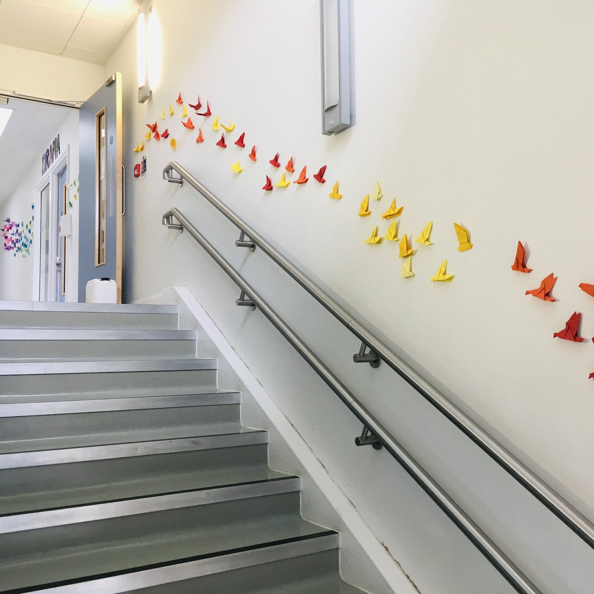 ArtCaterham's tweet photo. …and we’re back! It’s so wonderful to have the Prep Art room back in action and full of creativity. Year 3-Year 5 created this collaborative origami bird mural to mark the start the term #weareback #prepart #art #origami #mural #caterhamprep https://t.co/USwXfM2lBL