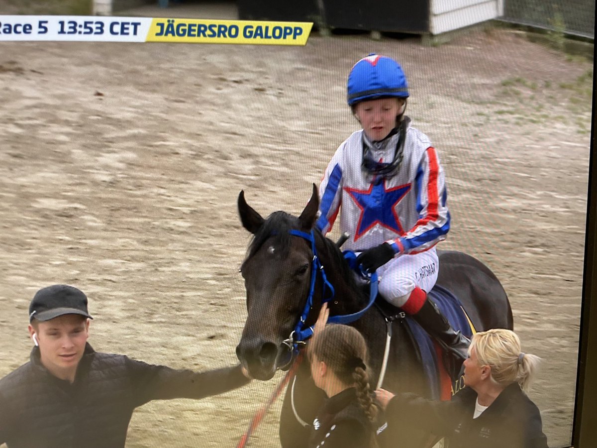 Annette Lennon tweet media