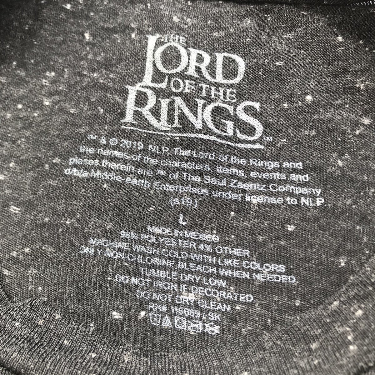 The Lord of The Rings
Size: L // 21x30
Price: 350
*ใหม่มือ1 เข้ม แน่น* 

#thelordoftherings #thelordoftheringstee #secondhandthailand #thaishop #thaihypebeast #soul4street #movietees #movietee