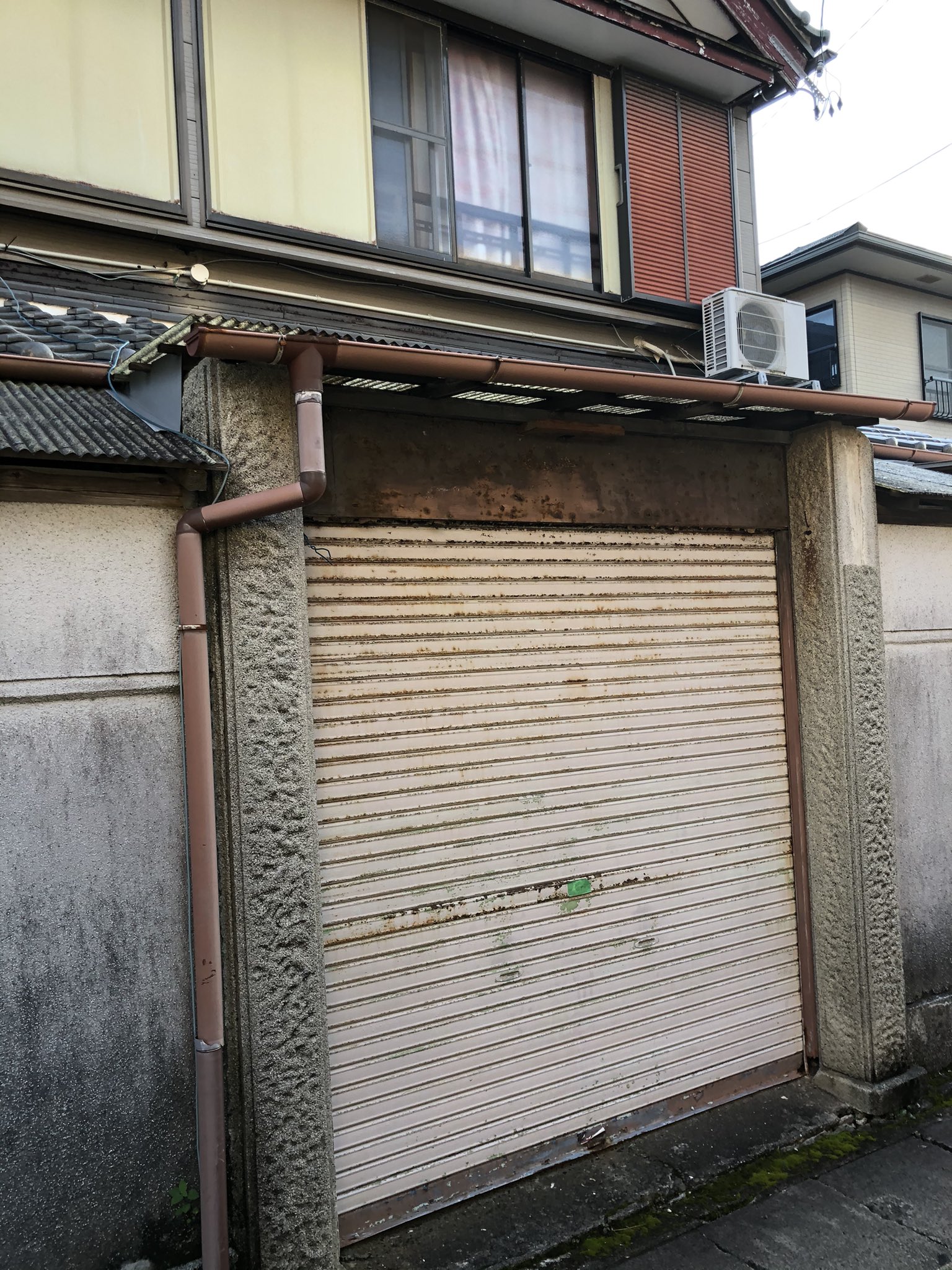 シロヤギ Takuto1126love シャッター両脇の門柱を見ると 歴史がある銭湯だったのだろう と思います ツイートありがとうございます Twitter