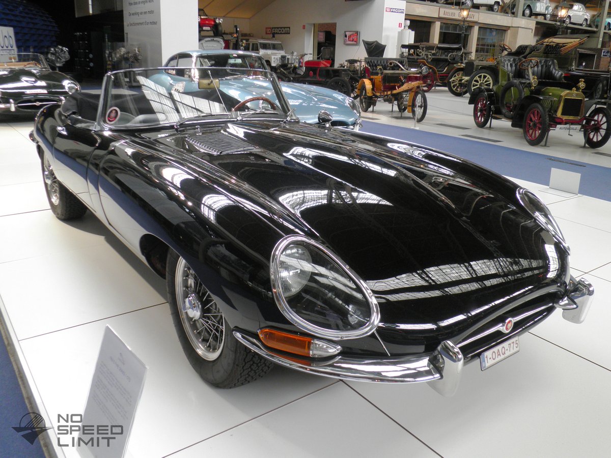 NoSpeedLimit_it's tweet photo. 1963 E-TYPE SERIES 1 OTS
The #jaguaretyperoadsters "#OpenTwoSeater". This is one of the last 3.8 L #straightsix, from 1964 onwards, the 4.2 L with 269 hp made its appearance. #coolcarinteriors #cultcar
#JaguarEType #godsavethecat 🐈#jaguaretype60years.
https://t.co/1VmAfuia1j https://t.co/whuIJeY16L