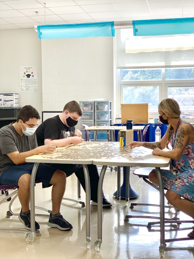 jaimee2015's tweet photo. Students and staff taking a break to work together on a puzzle https://t.co/bbe4ztM7w1