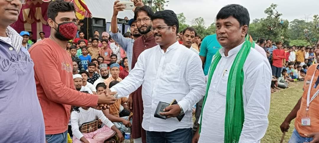 JMMrameshtudu's tweet photo. आज निरसा विधानसभा में राष्ट्रीय युवा एकता क्लब फतेहपुर द्वारा आयोजित पाँच दिवसीय फुटबॉल प्रतियोगिता में बतौर मुख्य अतिथि के रुप में सम्मिलित हुआ और विजेता एवं उप विजेता टीम को पुरस्कृत किया साथ ही १/२
@HemantSorenJMM 
@JmmJharkhand 
@JMM_Dhanbad https://t.co/hKIq2CpSTa