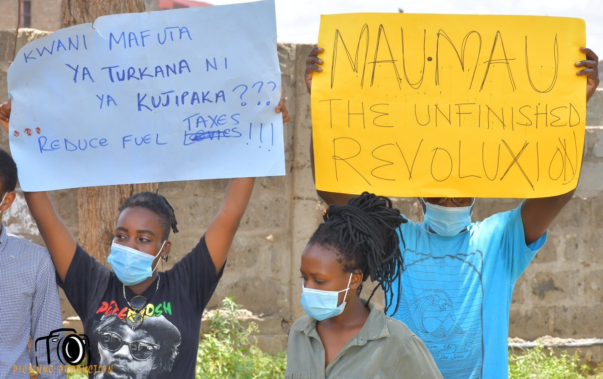 HonAMDANYchris's tweet photo. #FuelPrices
Increasing cost of life is one of the strategies to make hustlers vulnerable, hence bowing down to dynasty's way,
Fuel is the backbone to our economy, before Aug 2022 expect fuel prices to hit over 200, its time we Act,Now! 
Hassan Wario
Zack Kinuthia
Terryanne
Rubis https://t.co/YK2ceyccmZ