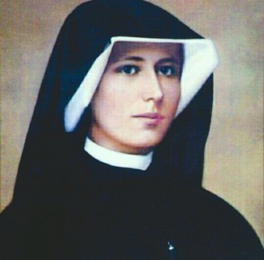 Israhel07's tweet photo. @f_kowalska Oh Jesús mío, Tu bondad supera toda inteligencia y nadie agotará Tu misericordia.  Perdición para el alma que quiere perderse, porque para quien desea salvarse, para él es el mar inagotable de #Misericordia del Señor; ¿cómo puede un recipiente pequeño contener un mar insondable? https://t.co/ACs00Fxspj