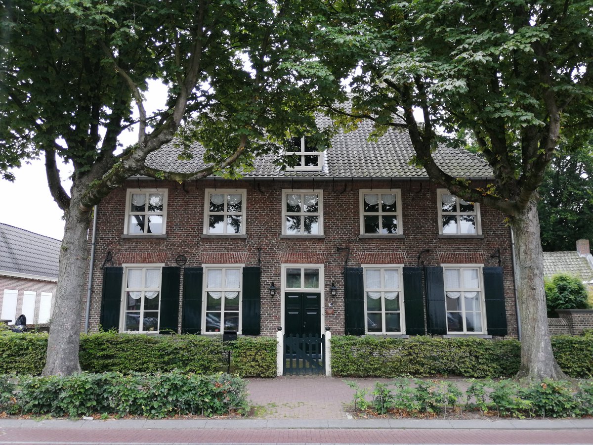 Onlangs besloot ik naar het Vincent van Gogh Museum in Nuenen te gaan, Vincentre. Zeker de moeite waard als je een liefhebber bent van Van Gogh. Vandaag deel ik mijn ervaring en nog meer tips over wat je kunt zien en doen in Nuenen.dutchieontheroad.nl/van-gogh-villa…