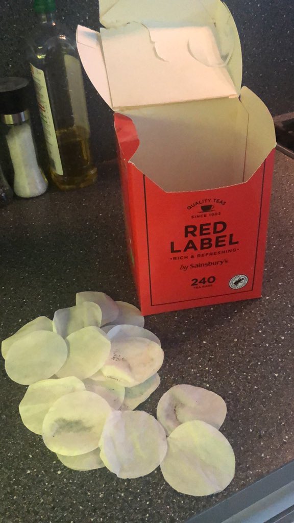Dimitra1966's tweet photo. @sainsburys oh dear, it appears QA wasn’t quite up to scratch when they released this box of Sainsbury’s Red Label.
Respond please https://t.co/tiN8gI4PGp