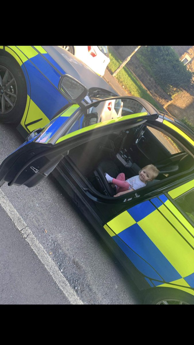 donemo's tweet image. Thank you @PendlePolice @LancsPolice for making my 2 year olds year, she was so happy @funkymunkyuk02