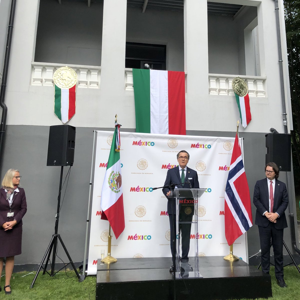 During the Mexican national day celebration at the Embassy in Oslo, <a href="/ucanchola/">Ulises Canchola</a> said that Mexico is «proud to support the Blue Justice Initiative». Congratulations with the celebration and we are looking forward to cooperate against #illegalfishing and #fishcrime <a href="/_BlueJustice/">Blue Justice Initiative</a>