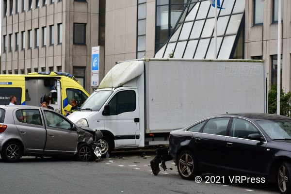 #VRPress | Den Haag | 15-09-2021 | Op woensdagmiddag 15 september heeft er een forse aanrijding plaatsgevonden op de Platinaweg in Den Haag.