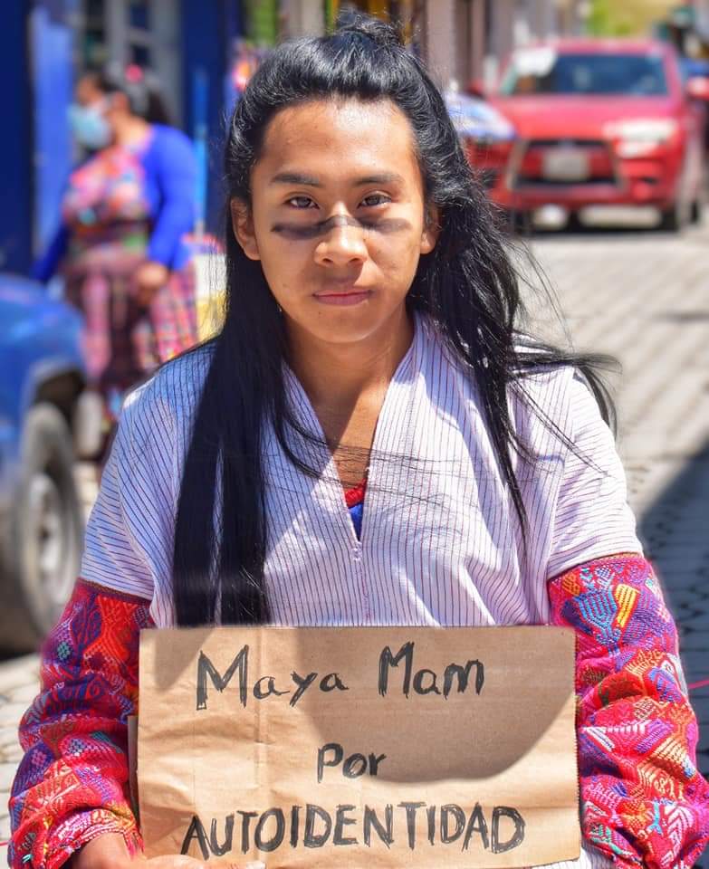 PrensaComunitar's tweet image. #Performance Maya Mam por autonomía y guatemalteco por decreto" Hoy 15 de septiembre, Martín Martín Vásquez se corta el pelo largo en memoria de que cuando se firmó el acta de independencia se empezó nombrar a los Pueblos Indígenas como guatemaltecos #Nadaquecelebrar
📸 José Dru