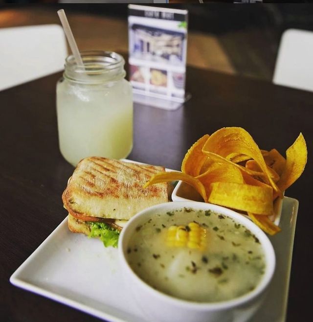 albrookmall's tweet photo. ¡Tenemos deliciosos Almuerzos Ejecutivos al estilo cafe met!
#cafemet #almuerzoejecutivo #panama #wyndhamalbrook #lunch @cafemetalbrook https://t.co/LExzLX5E8T