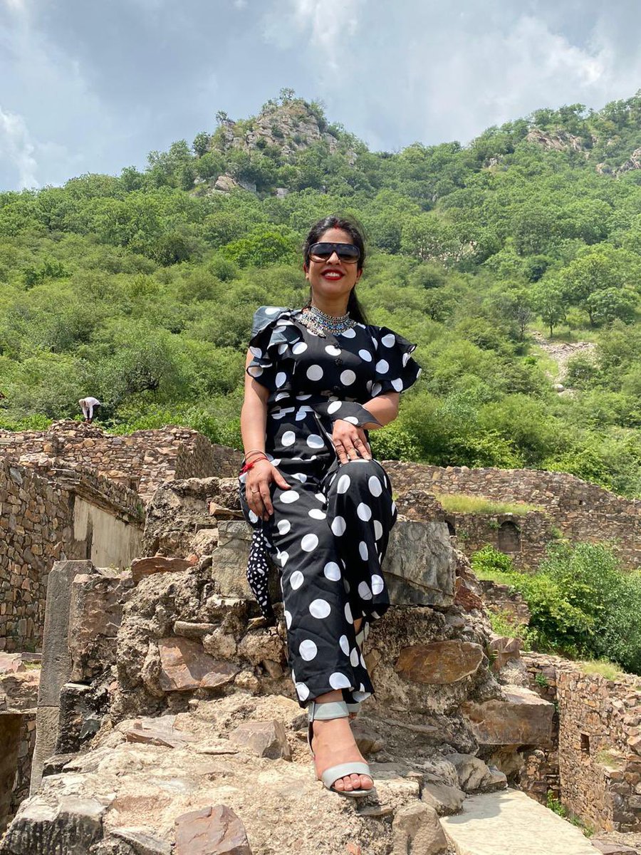geetikak1311's tweet photo. The thoughts you own can turn a rock into a throne.
@geetikak1311 #travel #posttravel #queen https://t.co/A3wkQr1mbS