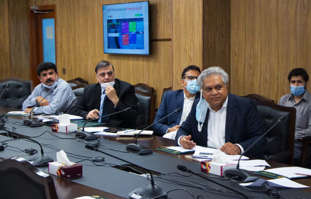 PlanComPakistan's tweet photo. Chairman NAVTTC briefed the Minister about National Employment Exchange Tool (#NEXT) initiative, which is designed under #Hunarmand Pakistan Program in-line with the vision of Prime Minister to facilitate youth in getting easy #employment. https://t.co/ymzArhVafR
