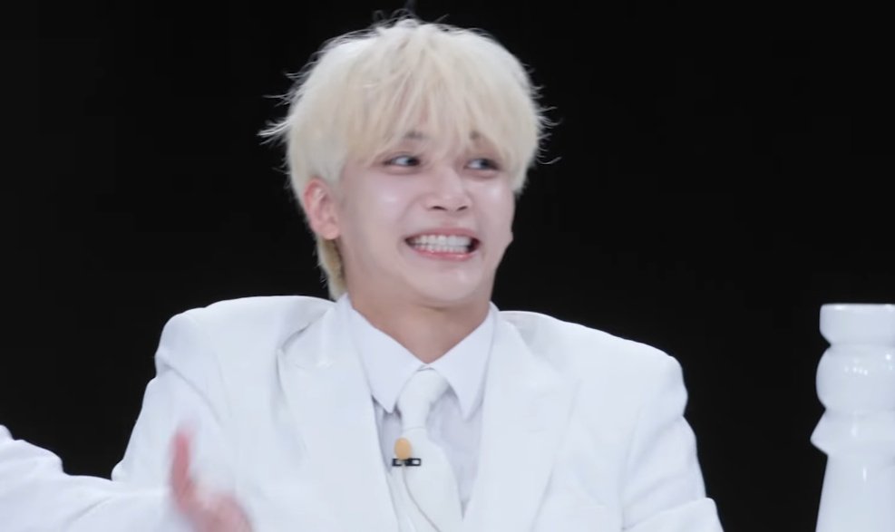 jeonghanszone's tweet photo. this jeonghan photoset is so cute<3 https://t.co/ubrw4SepOM