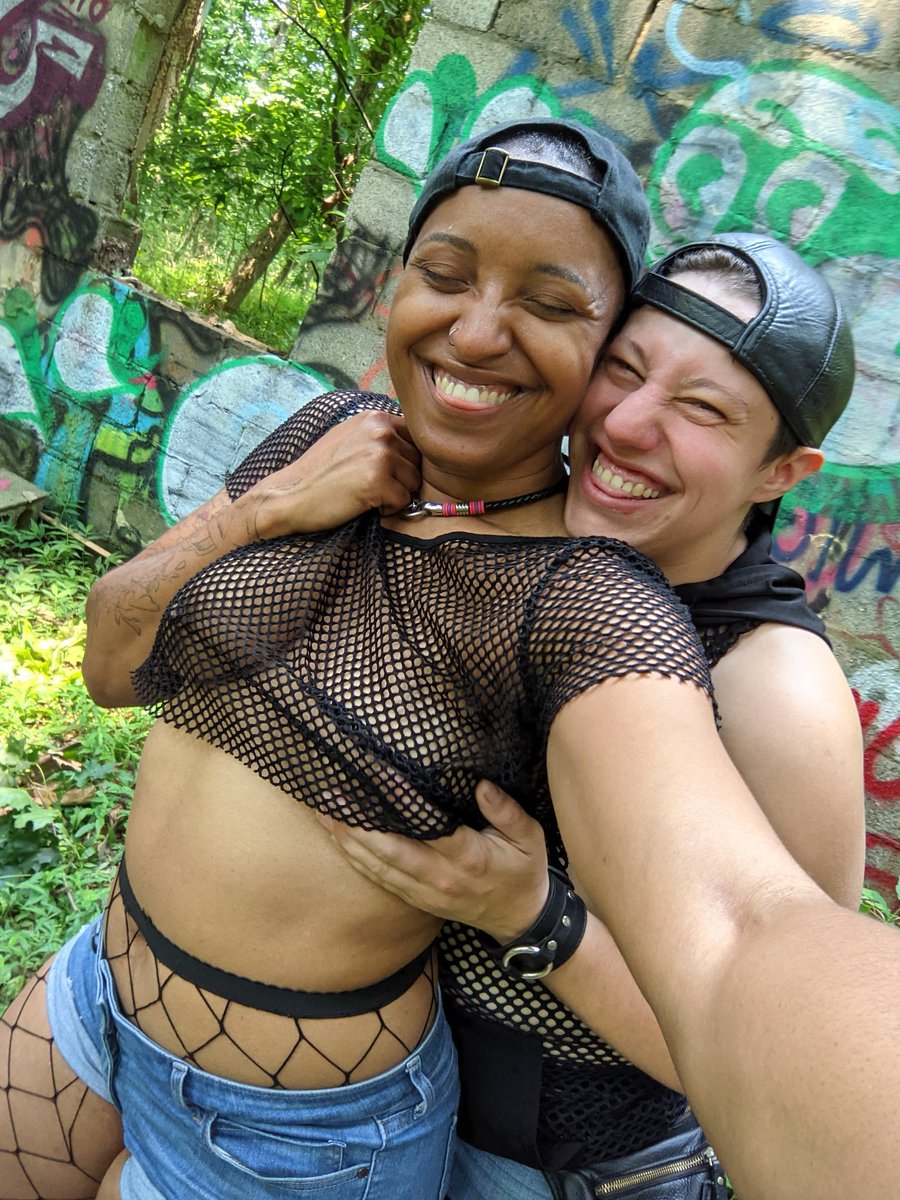 D_Darkholme's tweet photo. HAPPY BIRTHDAY TO THE BESTEST DADDY!!!!!! Go give @BillyLore all your money and go watch all his porn bc it's his bday and he's hot and adorable and fantastic and deserves all the things 🥳🎉🎁🎂💕 https://t.co/KHN7nw5oH7