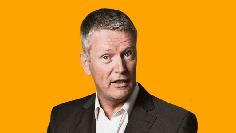 Laat de #journalistiek niet achteruitkachelen, zegt @folkertjensma (<a href="/nrc/">NRC</a> &amp; <a href="/nvj/">Nederlandse Vereniging van Journalisten</a>). Het kabinet moet eerlijke betaling van #journalisten afdwingen om het vak te beschermen. Zo kan de #geloofwaardigheid gewaarborgd worden. Morgen in #deTussenruimte: emma.nl/agenda/journal… #media