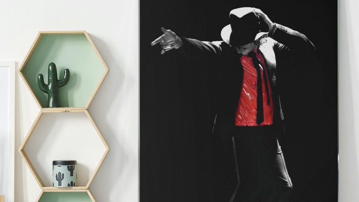 Our black and white with a splash of colour range is one of our favourites. The legendary #TheKingOfPop #MichaelJackson. Poster: etsy.com/ie/listing/948…

#Design #Photoshop #BaitsonDesigns #Music #MJ #MichaelJackson #MoonWalk #BlackOrWhite #Thriller #BillieJean