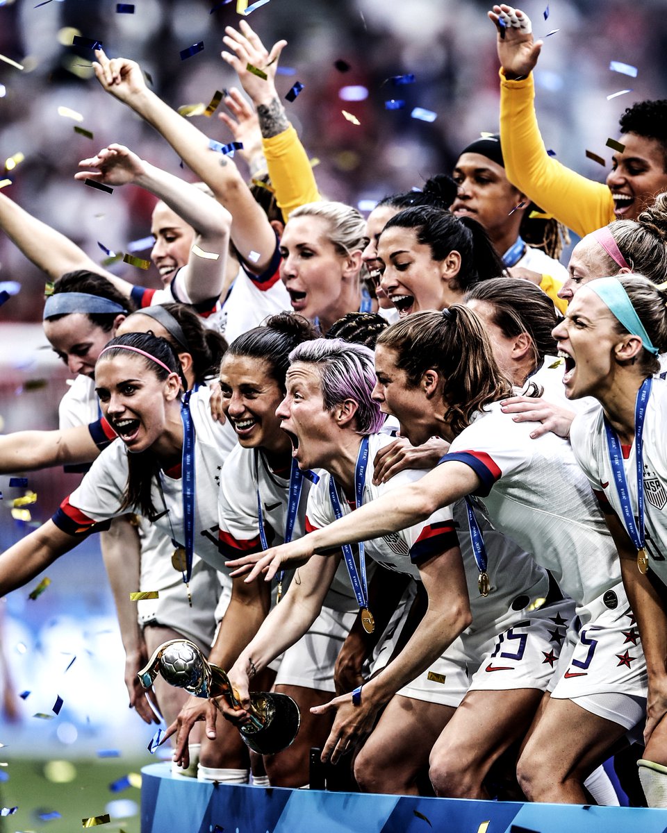 DAZN_CA's tweet photo. The US Soccer Federation has announced it has offered identical contract proposals to the players associations of the men's and women's national teams 🇺🇸🙌 https://t.co/ExWDsad6E6