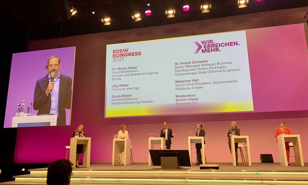 ‚How to enable the #H2 Transition?‘ is the question currently being debated here at #bdewk21. Panellists all agree on the need for more pragmatism when it comes to additionality, GoOs, blending, definitions… to ensure cost efficiency and a quick ramp up. <a href="/bdew_ev/">BDEW</a> <a href="/uniper_energy/">Uniper</a>