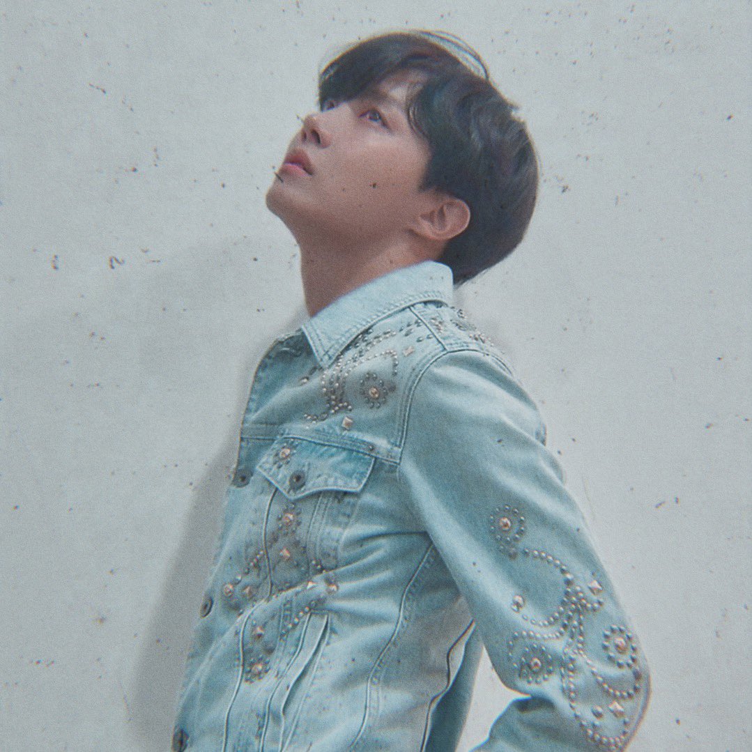 ksgfairie's tweet photo. i’ll be in love maze🦋
{#BlackOutBTS} https://t.co/YdSQoE6QxT