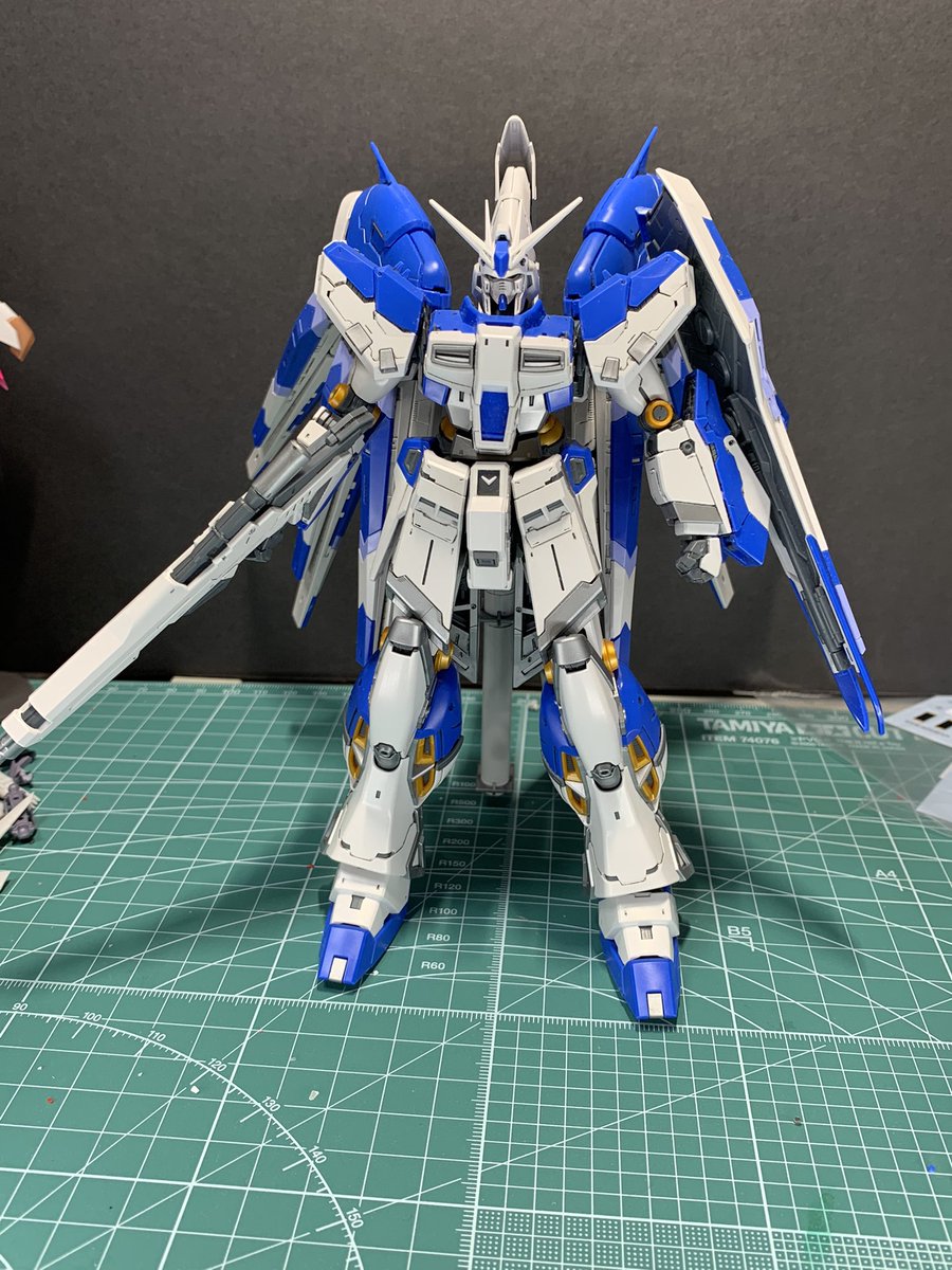 RG Hi-νガンダムのスミ入れ及びシール貼り終了｡ホイルシール部分は一部