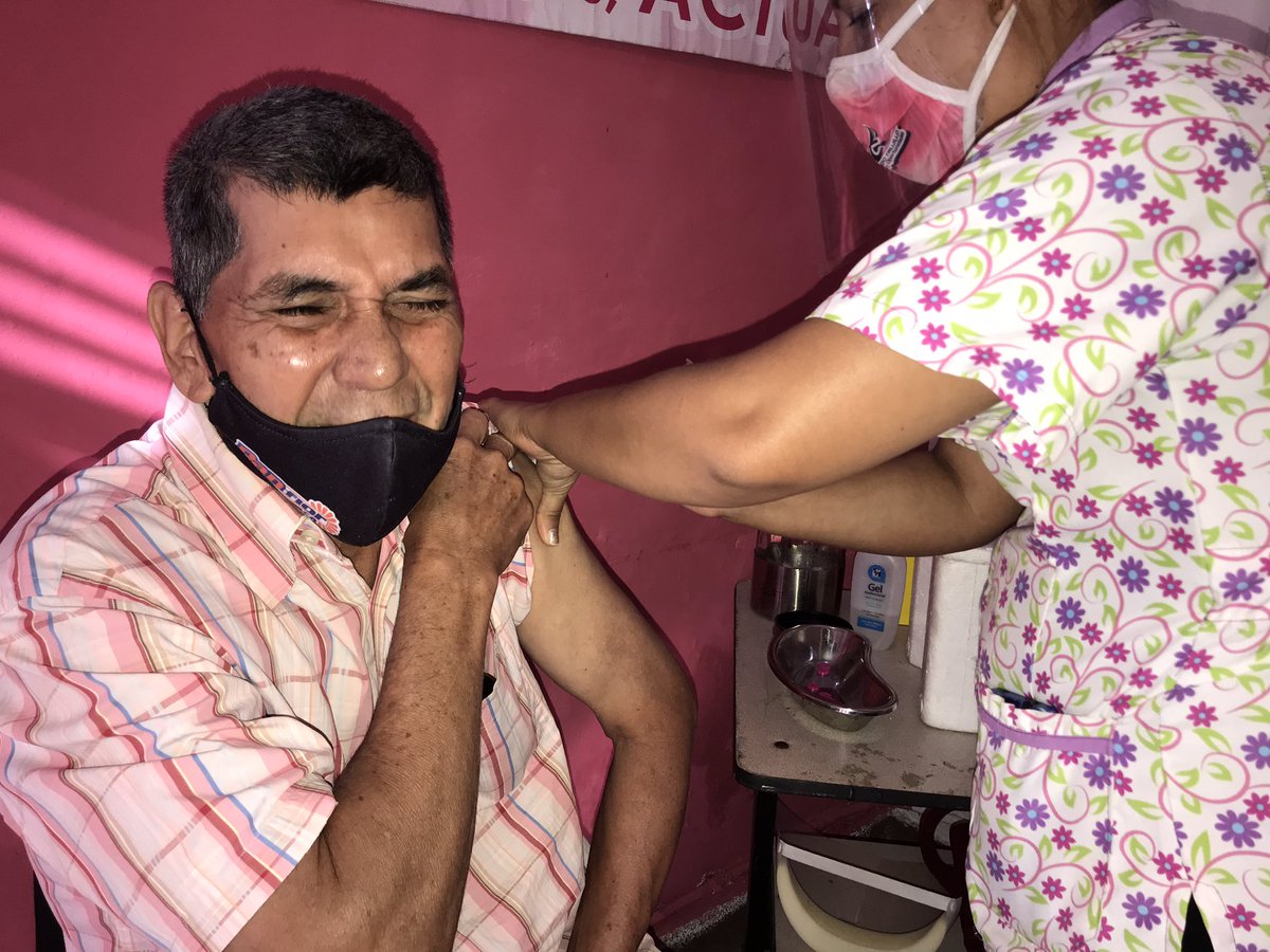 imettru's tweet photo. Dignificando al pueblo, es lo que caracteriza nuestra institución, siguiendo lineamientos de nuestro Gobernador y G/J Rangel Silva @RangelSilva4F  damos continuidad al Plan de Vacunación, en pro de la protección de nuestro pueblo trujillano, @ajacquep  @AleidaPerezz https://t.co/Gandv0dp2E