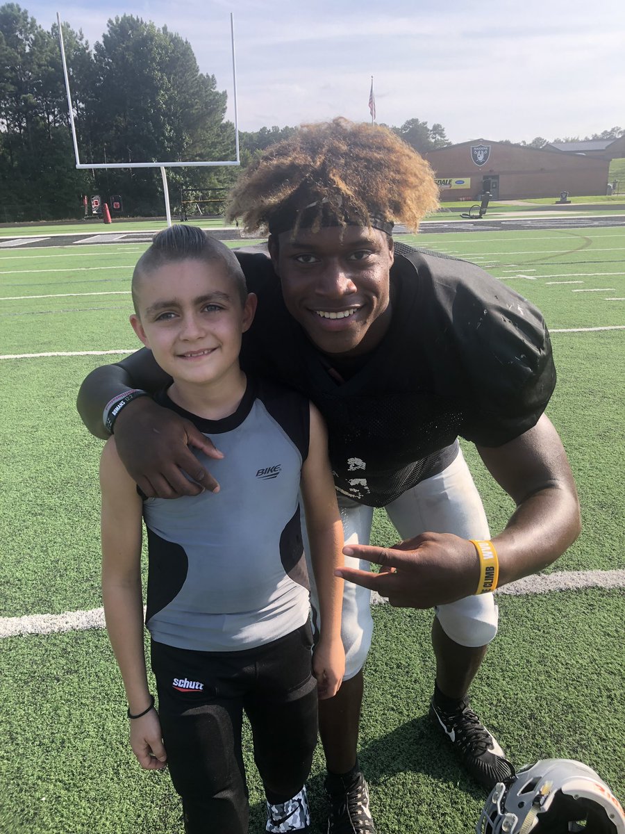 AthleticsEP's tweet image. 🏈 Jaxon, 4th grade Raider, came out to hang with his favorite player @akajwill at practice this week! #LeaderByExample #CultureWins