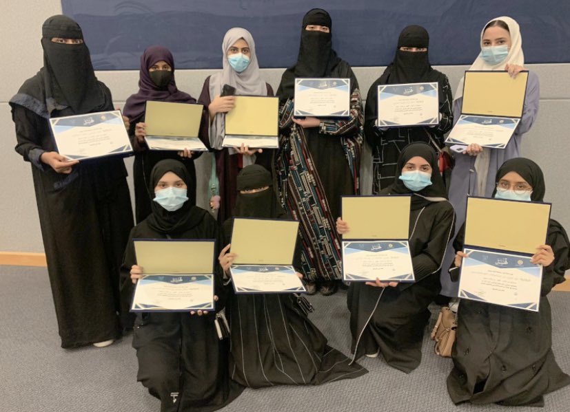 lMED220's tweet photo. بكل حب وفخر، دفعة ٢٢٠ تهنئ طلابها وطالبتها الخمس الاوائل مُتمنين لهم دوام التوفيق والنجاح 🤍 https://t.co/cZdFM51gti