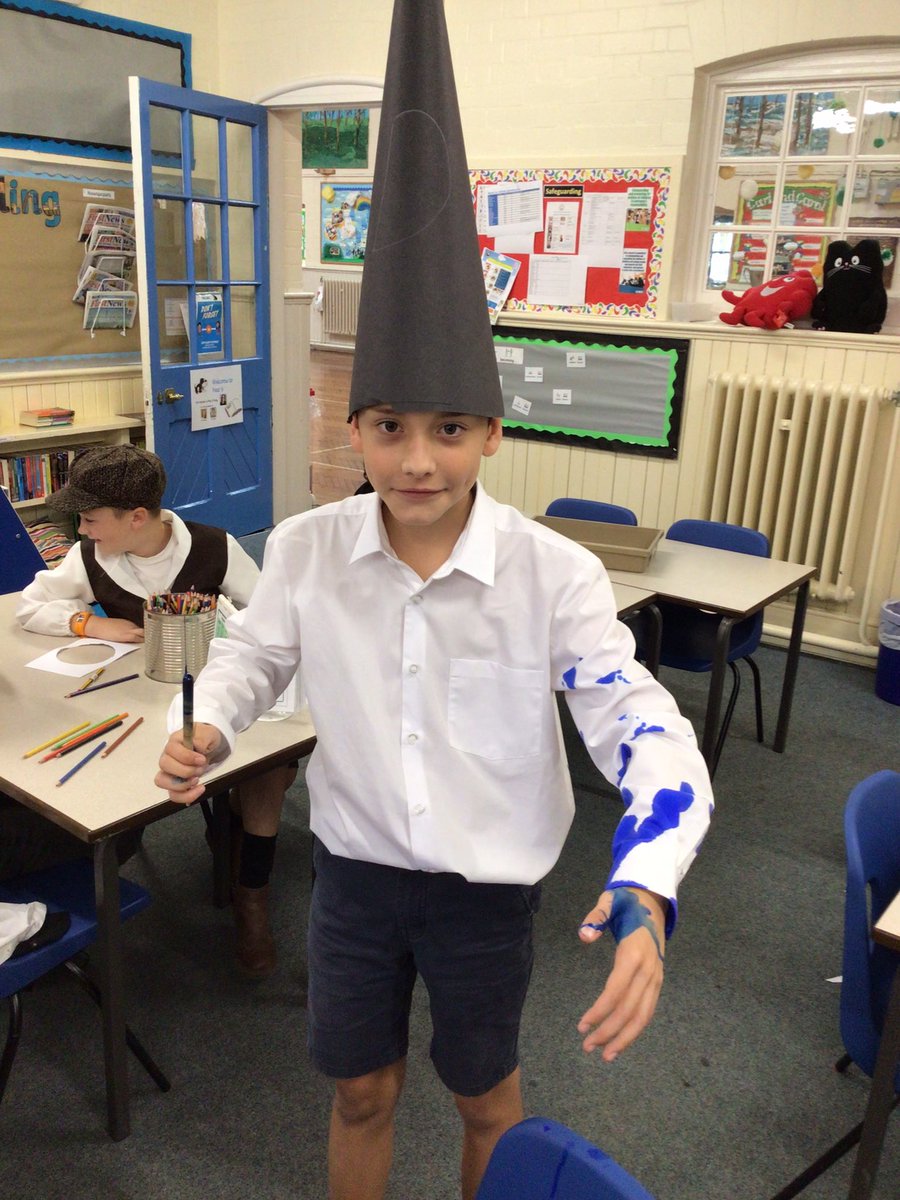 ClaphamTerrace1's tweet photo. Handwriting was an important part of Victorian school life. Unfortunately not everyone in y6 is getting the hand of using pen and ink!#duncehat #victorianday https://t.co/OCDqGgzEIq