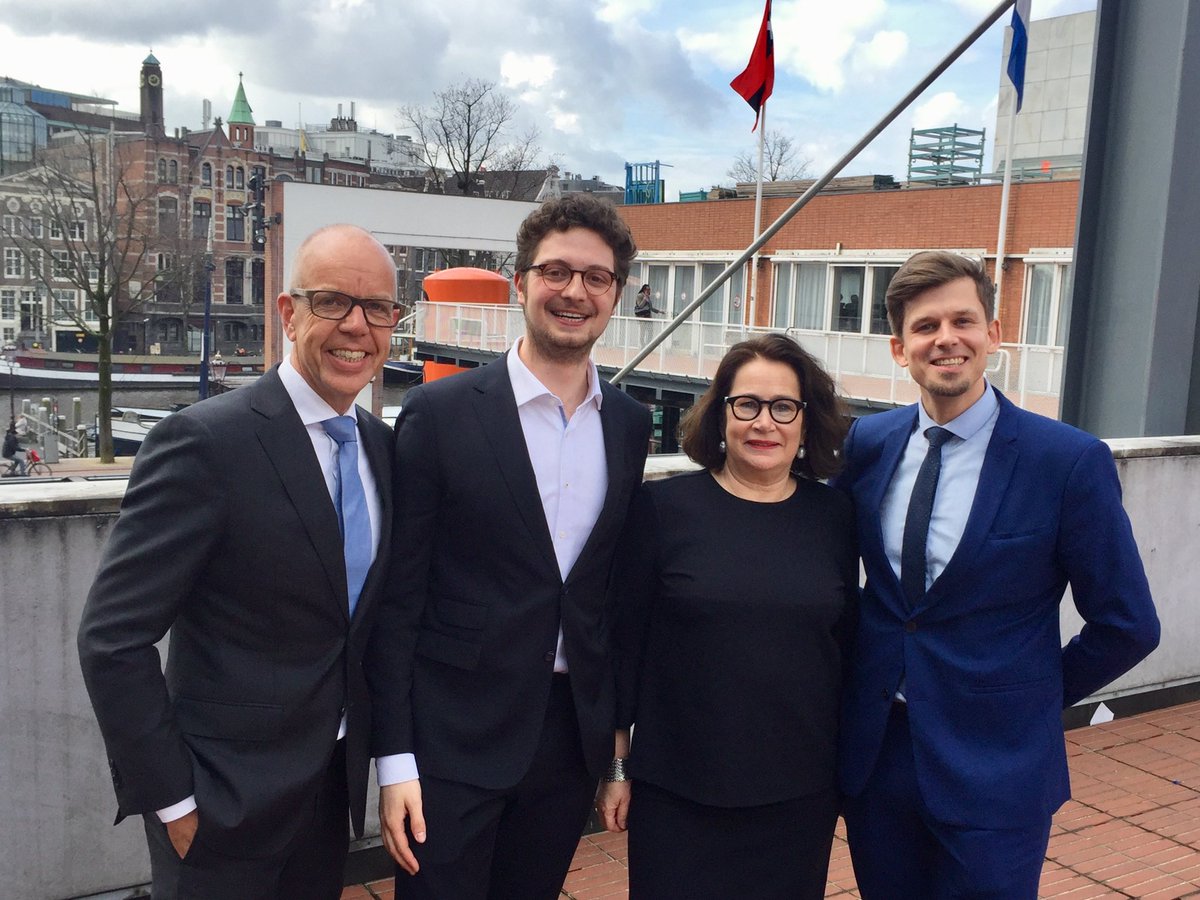 Vanavond zijn wij weer in de wijk! Loop vanaf 19:30 uur gerust binnen bij <a href="/bagelsbeans/">Bagels & Beans</a> (DePijp),  HvdWBuitenveldert.nl (Buitenveldert)  of DeCoenen.com (Oud Zuid) 

We horen graag wat jij vindt dat goed gaat en beter kan! #stadsdeelcommissie <a href="/StadsdeelZuid/">Stadsdeel Zuid</a>