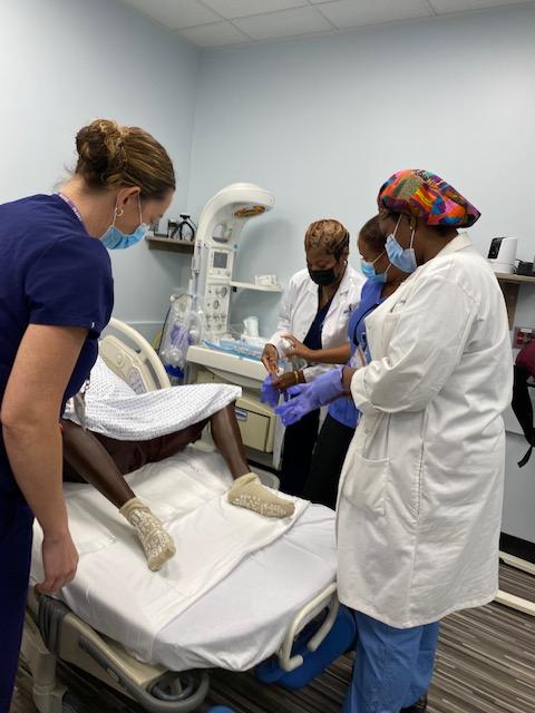 The #HCSimWeek21 festivities continue with a shoutout to the simulation center staff at @NYCHealthSystem Lincoln. Learn more about these centers: ow.ly/xFBz102WNU6 #HealthSimNYC