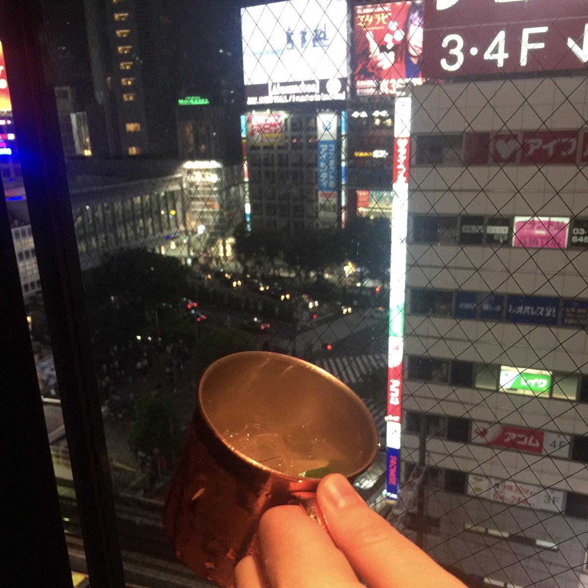 Tokyo_Fresh's tweet photo. Great views of #Shibuya crossing from DJ Bar Bridge… cheers #moscowmule #Tokyo #Japan #booze https://t.co/phaMf2lbaW