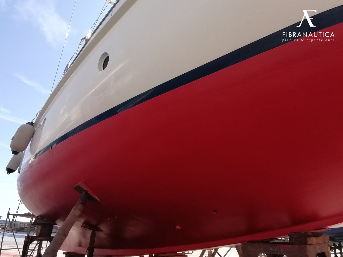 We love this image from @FibraNautica in Barcelona who shared one of their latest antifouling jobs using International Trilux 33 as an underwater treatment on this ZACA 73 which was in need of fouling protection.

#Antifouling #Trilux #BoatPreparation  #Internationalyachtpaint