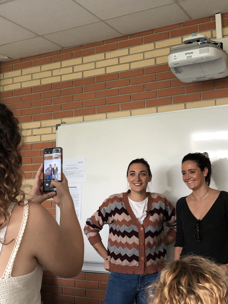 ylan_guichard's tweet photo. 📹Interview de @AAzagCanivet rédactrice en chef et Lisa Moulin chargée de communication pour la chaîne locale @tl7loire dans le cadre du #TourEmedia2021
➡️Rencontre enrichissante sur le thème du journalisme et de la télévision
#IscpaLyon #G5 #teamIscpa @GroupeIGSLyon @iscpaLyon https://t.co/RaEjc24wI8