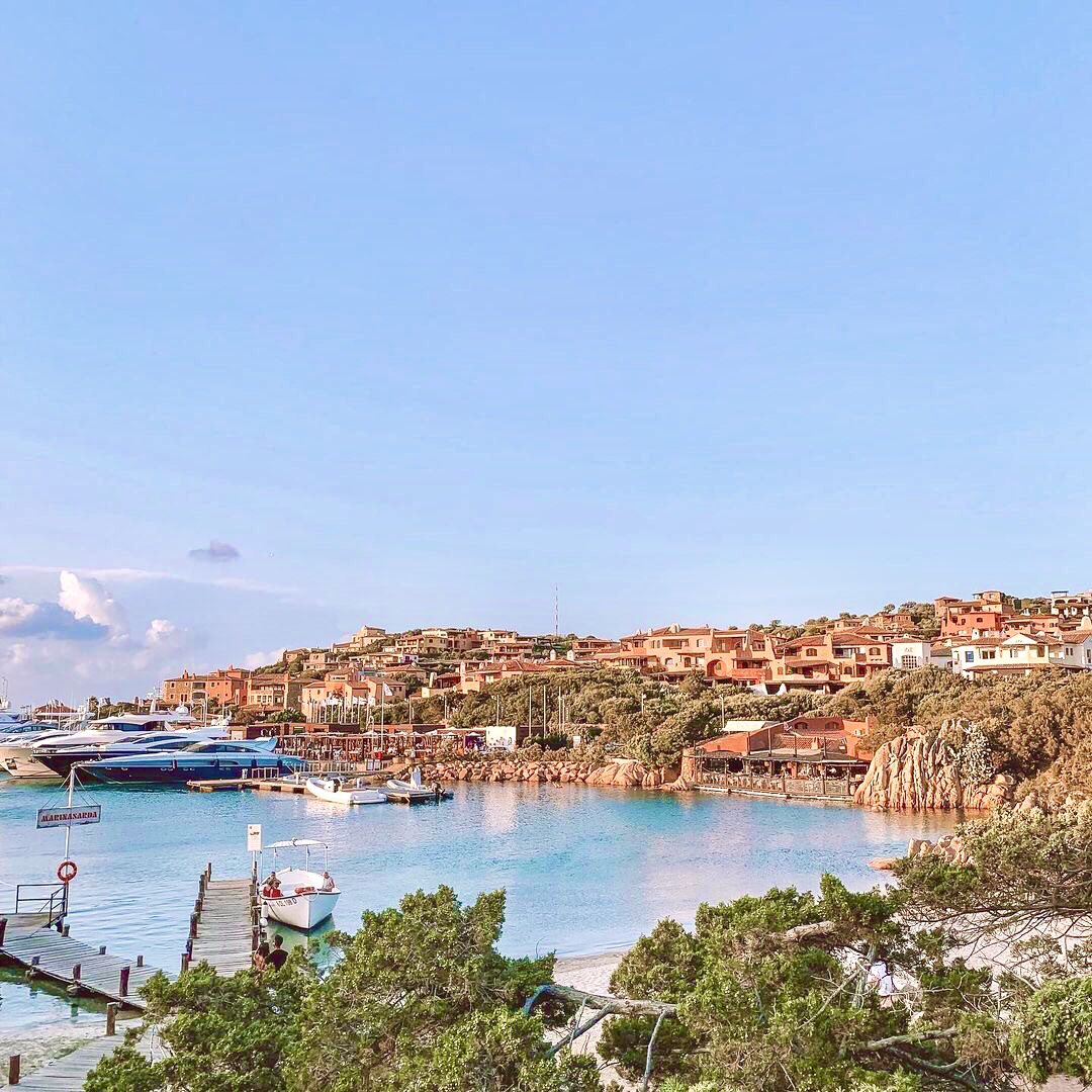 Every year thousands of yachts and sailboats decide to berth in this bay only for enjoying moments of amusement in Porto Cervo, the most glamourous village of the Mediterranean.