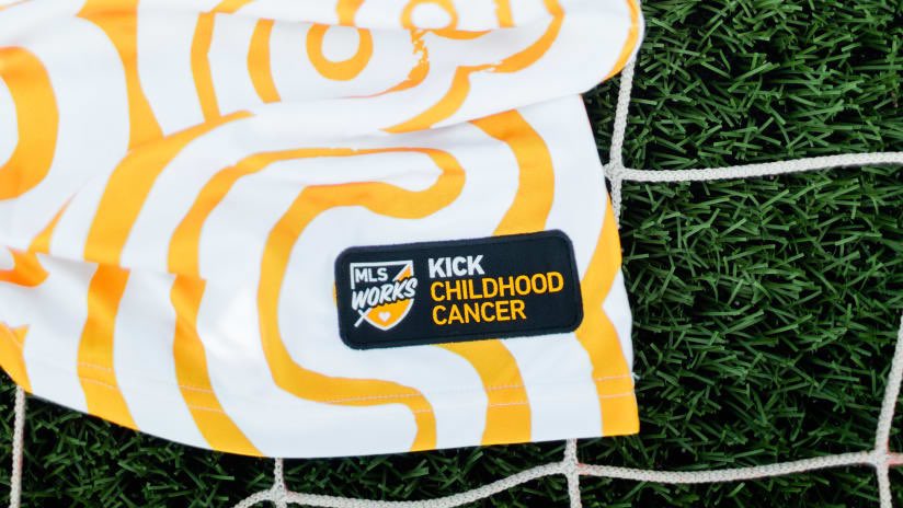 SoccerCooligans's tweet photo. We’re giving away this @ColumbusCrew kit autographed by the entire 2020 @MLS Cup winning squad! Winner will be announced on September 30th. #Crew96 

Rules:

1) Follow @SoccerCooligans 
2) RT This Tweet
3) Reply w/ hashtag #KickChildhoodCancer to donate $1 to @COGorg 💛🖤 https://t.co/DwhSFAiIQ2
