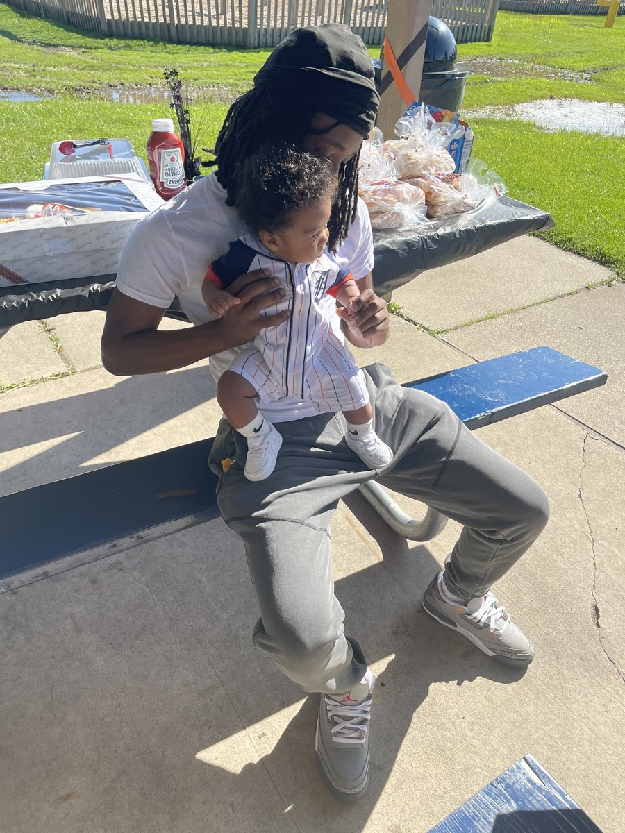 pineappleveee's tweet image. My baby getting so big . He 7 months now 🥺