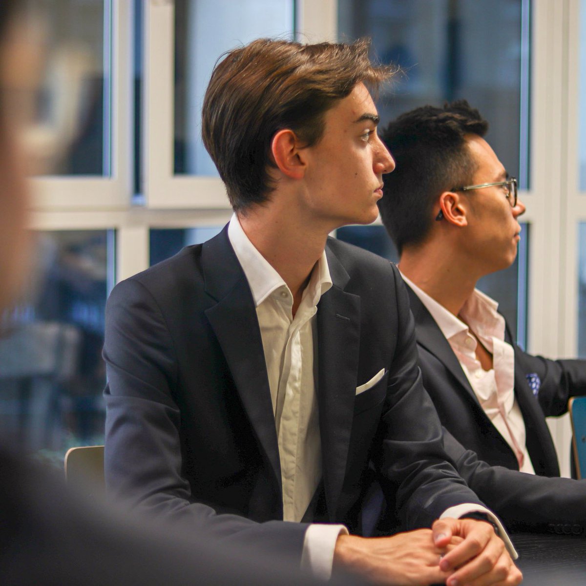 Une nouvelle page se tourne pour Junior Consulting. 📖 L'ancienne et la nouvelle équipe se sont réunies afin d'officialiser la passation de mandature. Un moment riche en émotion qui a su souder les deux équipes visant le même objectif : porter les valeurs de Junior Consulting.