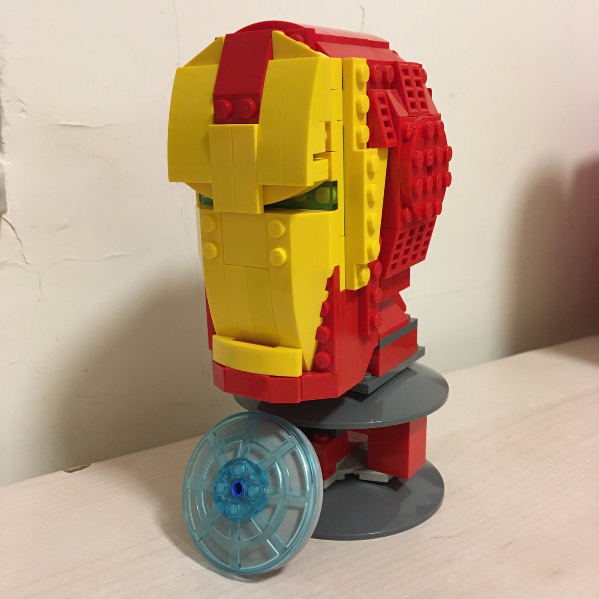 LegoGuy31's tweet photo. Lego Iron Man Head Bust #ironman #marvel #marvelcomics #marvelstudios #tonystark #rdj #robertdowneyjr #head #lego #moc #mocer #mocers #legobricks #legobuilder #builder #builders #afol #minifigures #superheroes #superhero #helmet #headbust #sculpture #sculptures #marvelsuperheroes https://t.co/x8Xj9fMg7O