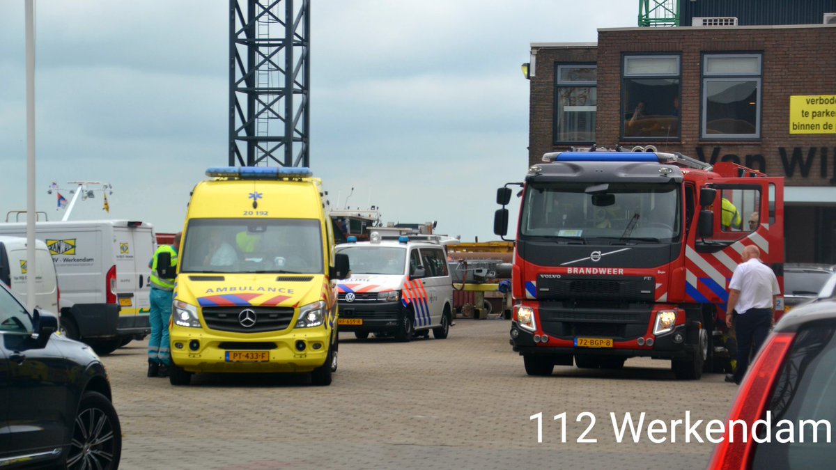 Werkendam- Man valt in ruim van schip in Werkendam.