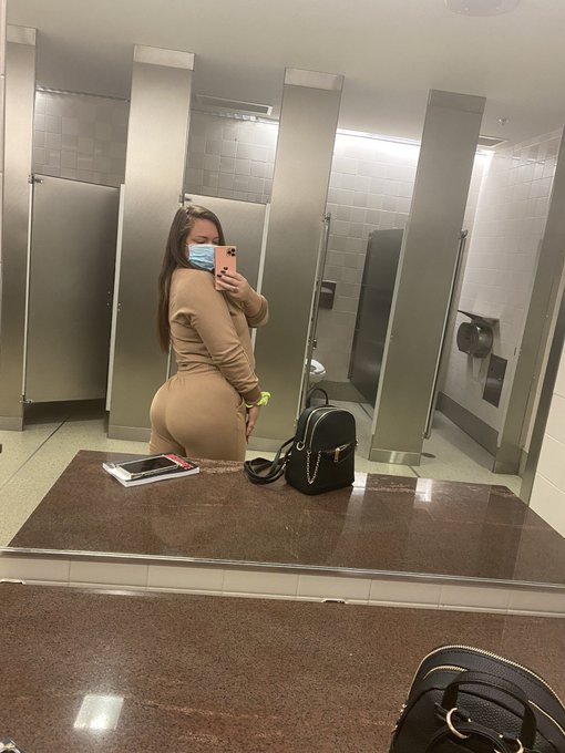 Tell me you love me. https://t.co/47AYO1RxJj